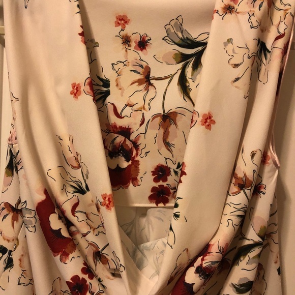 Sleeveless top with back drape - Picture 6 of 7